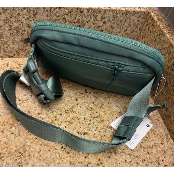 Lululemon Everywhere Belt Bag Extended Strap Tidewater Teal NWT Water Repellent - Picture 4 of 11